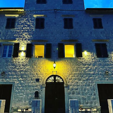 Oldmarinervilla Prcanj Exterior photo